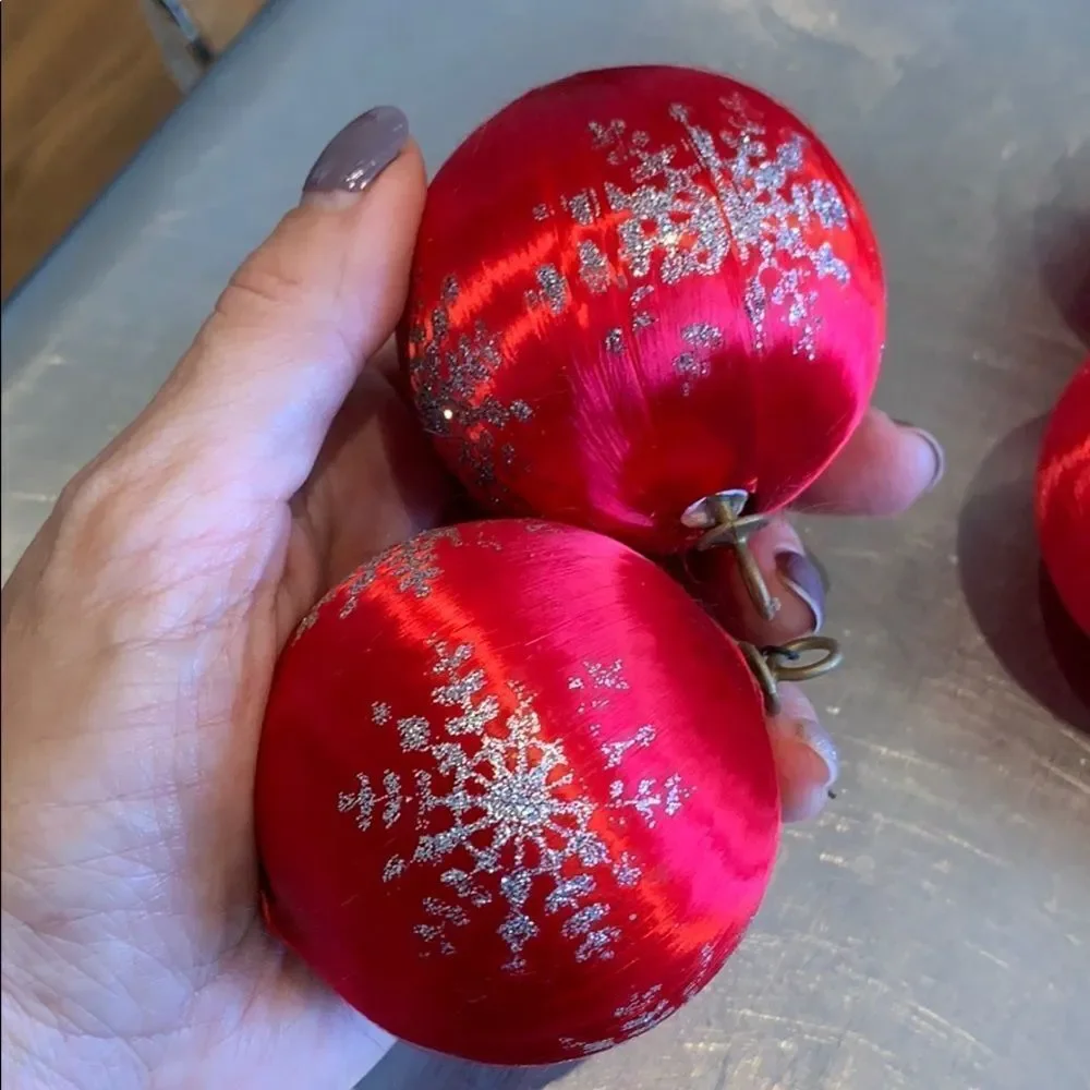 Lot of 17 vintage‎ satin Christmas tree balls